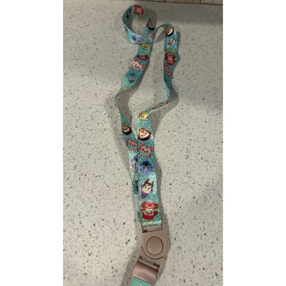 Disney Reversible Pin Lanyard - Disney Princesses/munchins bundle - Picture 5 of 6